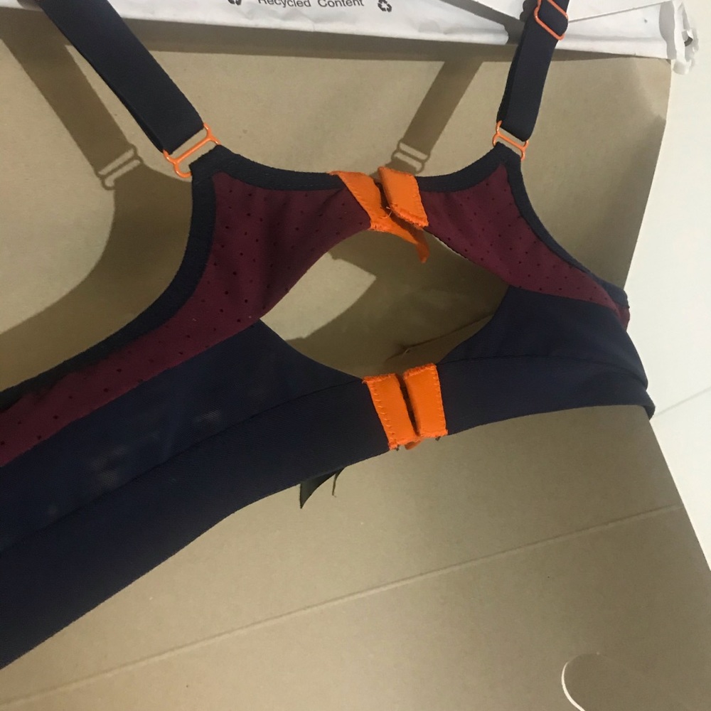 Sports  Bra - Picture 2 of 2